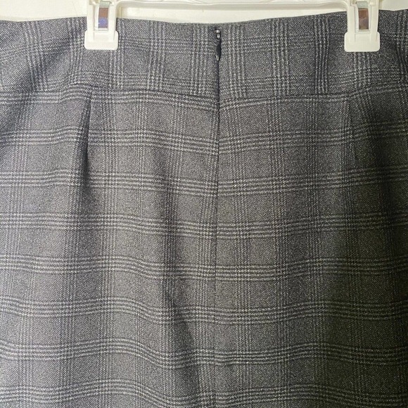 Van Heusen Studio Womens Mini Skirt Sz 14 Faux Wrap Gray Plaid Lined Stretch - Picture 3 of 8